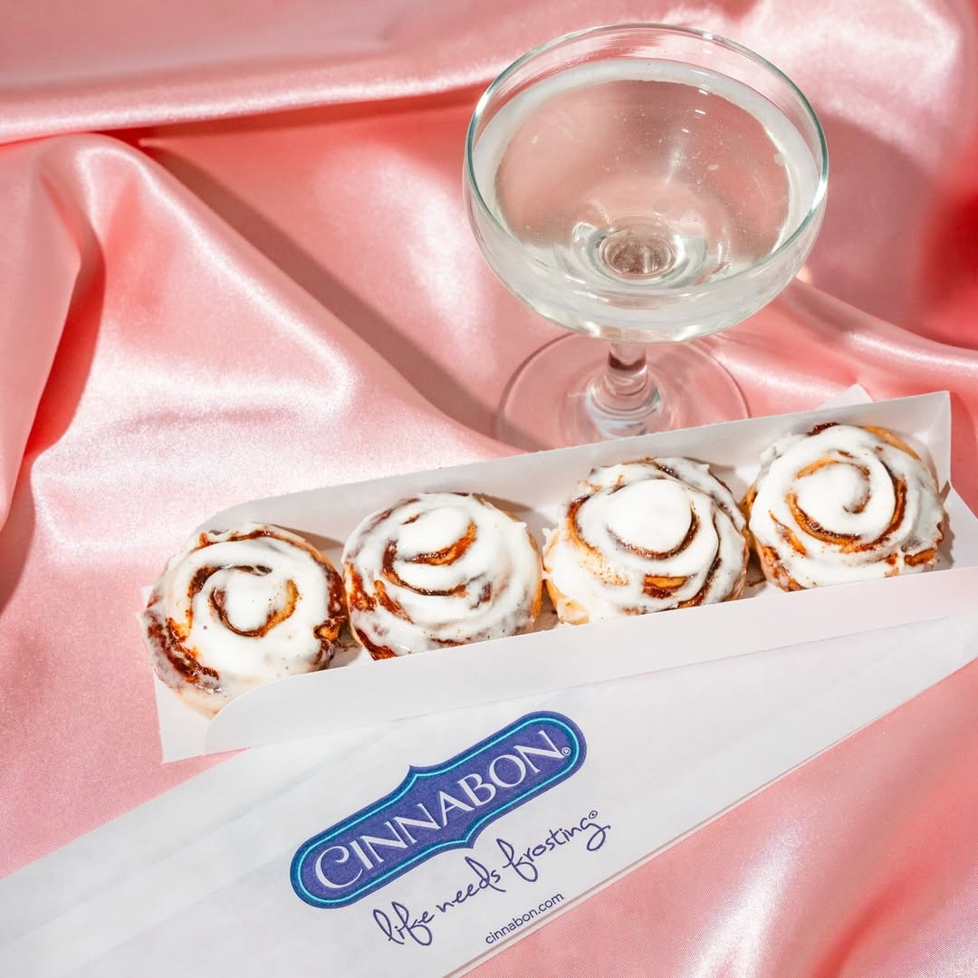 Cinnabon Cinnabon cinnamon buns